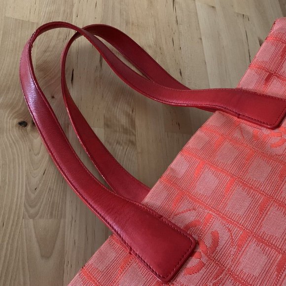 Chanel Red Travel Line Tote Bag - Picture 6 of 10